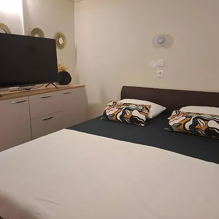 Smiljin Dvor Nečujam