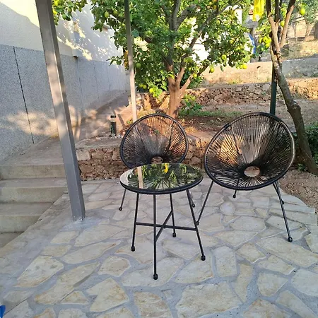 Smiljin Dvor * Nečujam