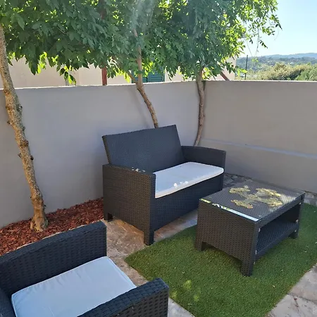 Smiljin Dvor 아파트