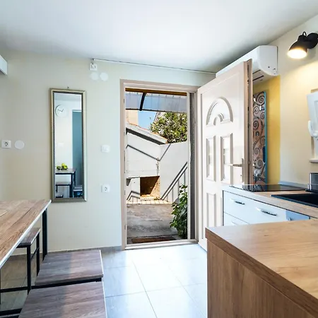 Smiljin Dvor * Nečujam