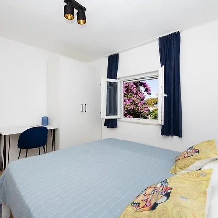 Smiljin Dvor * Necujam