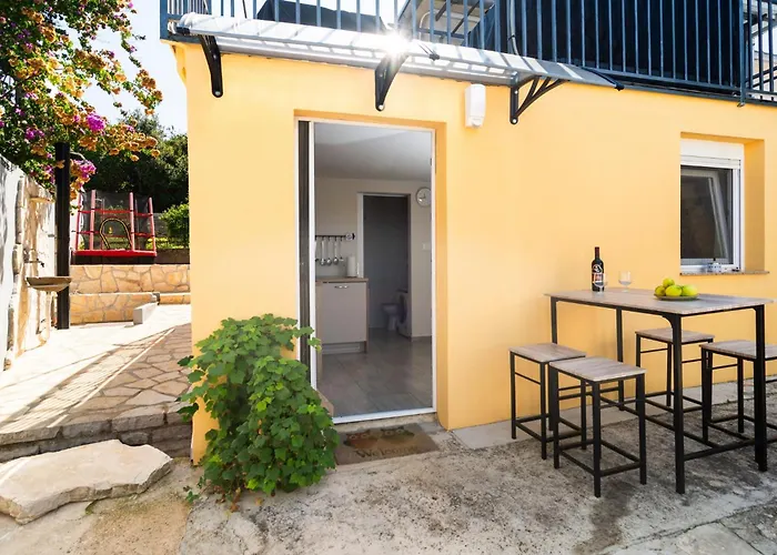 Smiljin Dvor Nečujam