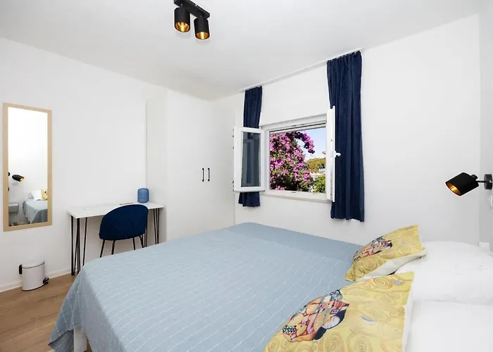 Smiljin Dvor * Nečujam