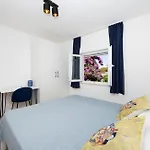 Smiljin Dvor * Nečujam